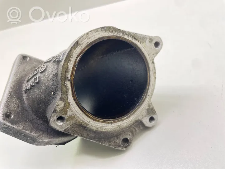 Audi A4 S4 B7 8E 8H Kita variklio skyriaus detalė 8E0145997A