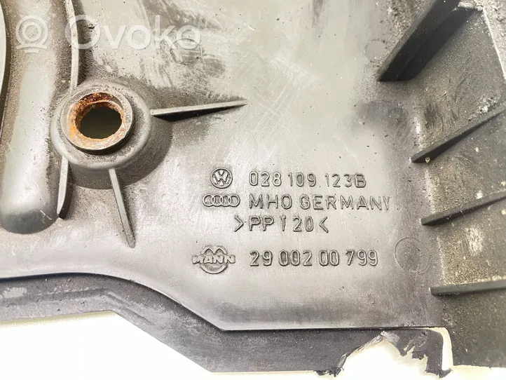 Audi 80 90 S2 B4 Osłona paska / łańcucha rozrządu 028109123B