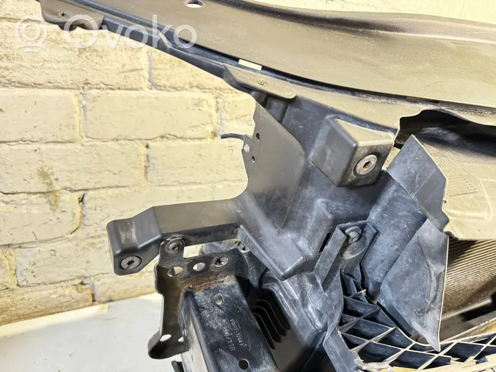 Volkswagen PASSAT B7 Support de radiateur sur cadre face avant 