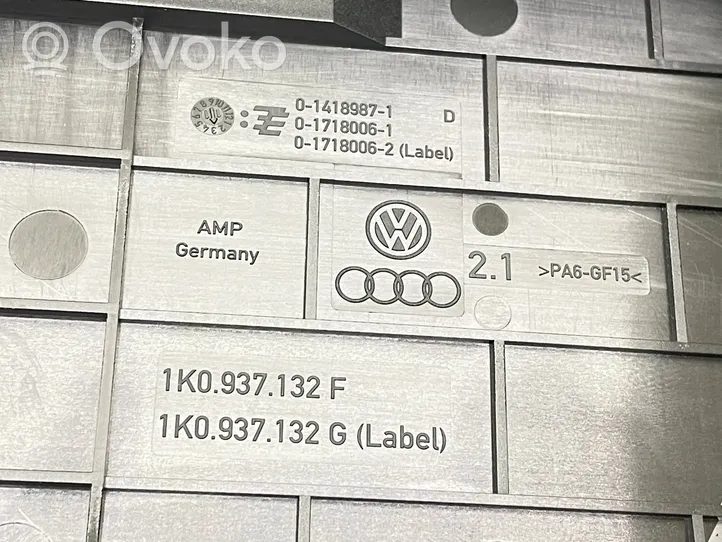 Volkswagen Golf VI Drošinātāju kaste (komplekts) 1K0937125D