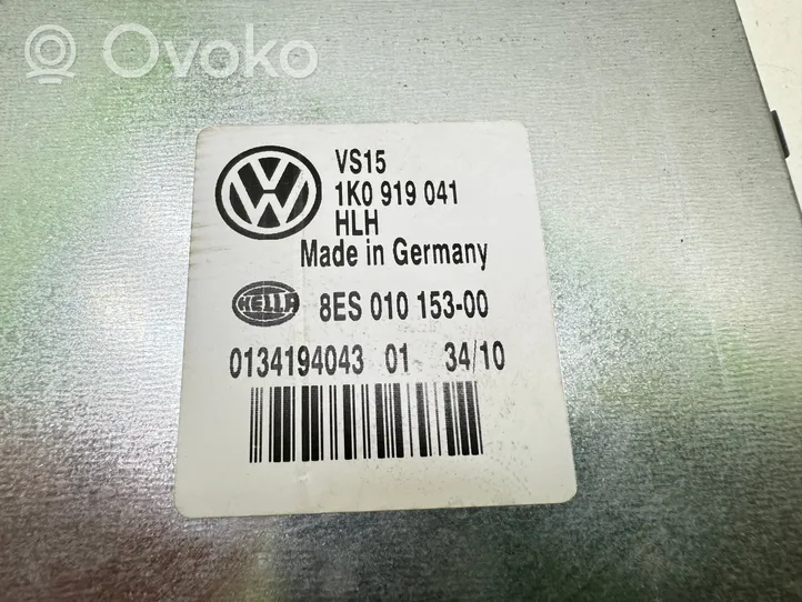 Volkswagen Golf VI Jännitteenmuunnin/vaihtosuuntaaja 1K0919041