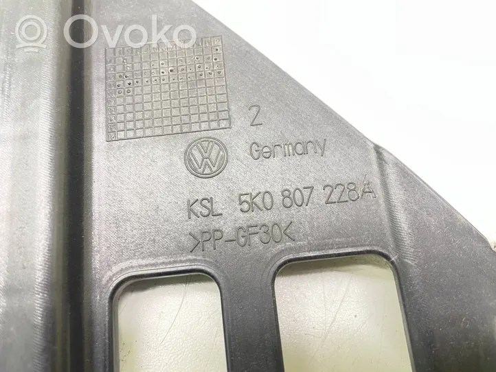 Volkswagen Golf VI Uchwyt / Mocowanie lampy przedniej 5K0807228A