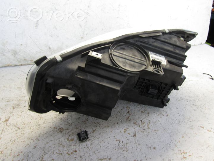 BMW 2 F45 Lampa przednia 7494856