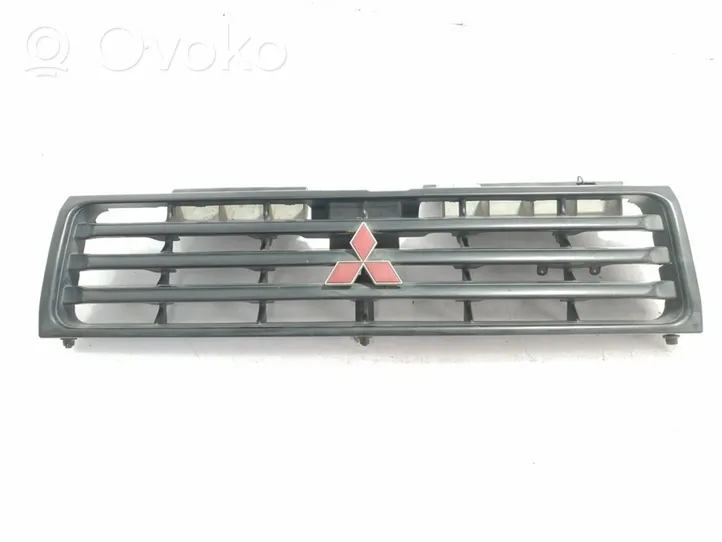 Mitsubishi Montero Atrapa chłodnicy / Grill 