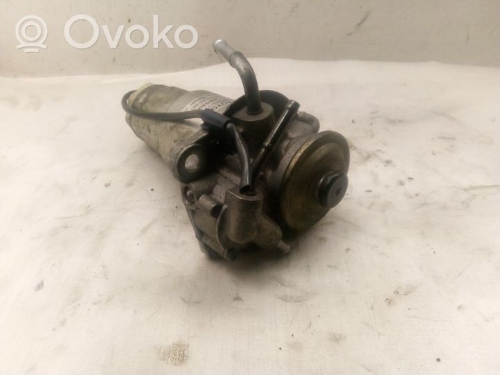 Toyota Avensis T250 Staffa/supporto di montaggio del filtro carburante 23390YZZHA