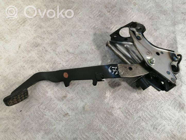 Toyota Avensis T250 Clutch pedal 