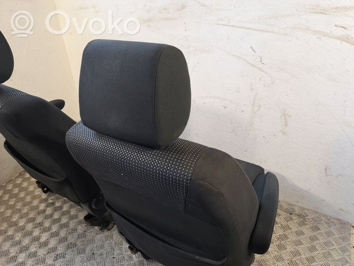 Toyota Corolla Verso AR10 Kit siège 