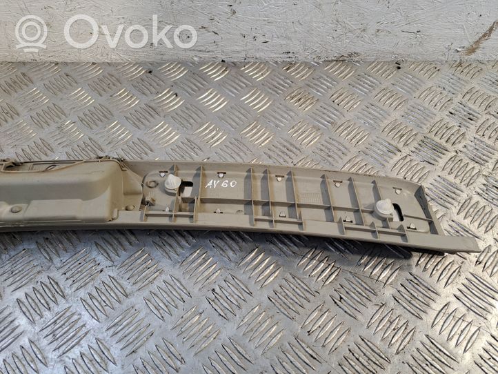 Toyota Avensis T270 Osłona pasa bagażnika 5838705110