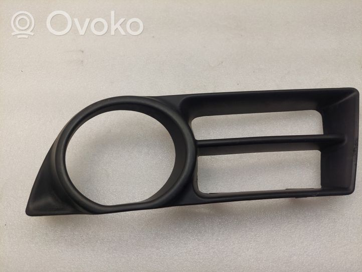 Toyota Corolla Verso AR10 Verkleidung Nebelscheinwerfer / Gitter vorne 