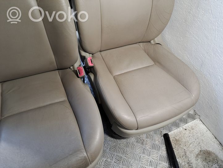 Toyota Avensis T270 Set di rivestimento sedili e portiere 