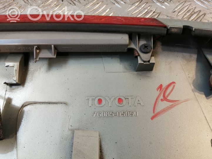 Toyota Avensis T250 Takaluukun/tavaratilan spoileri 