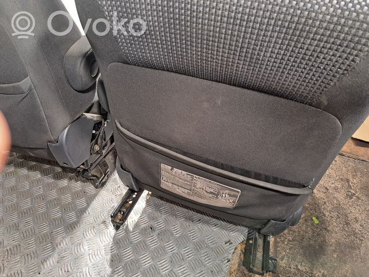 Toyota Corolla Verso AR10 Kit siège 