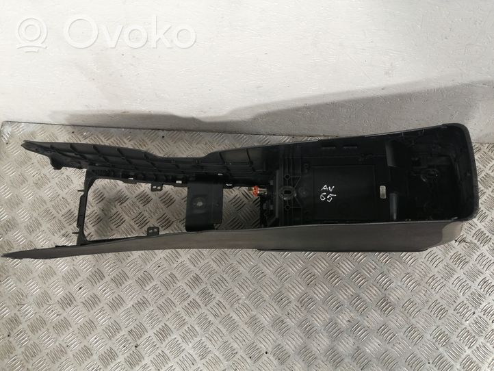 Toyota Avensis T270 Center console 