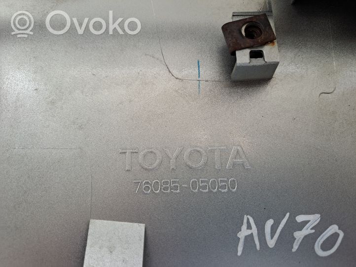 Toyota Avensis T250 Spoileris galinio dangčio 