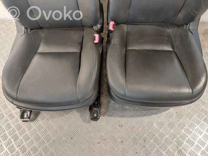 Toyota Avensis T270 Seat set 