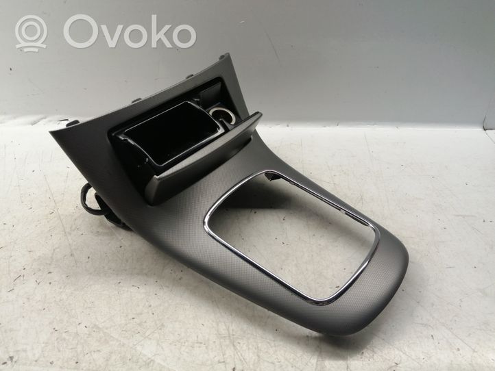 Toyota Avensis T250 Rivestimento in plastica cornice della leva del cambio 