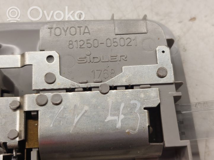 Toyota Avensis T250 Illuminazione sedili posteriori 8125005021