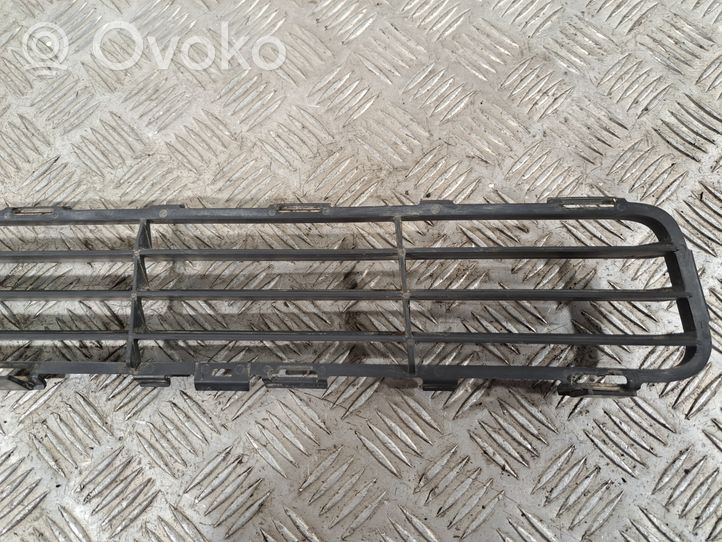 Toyota Avensis T250 Grille inférieure de pare-chocs avant 