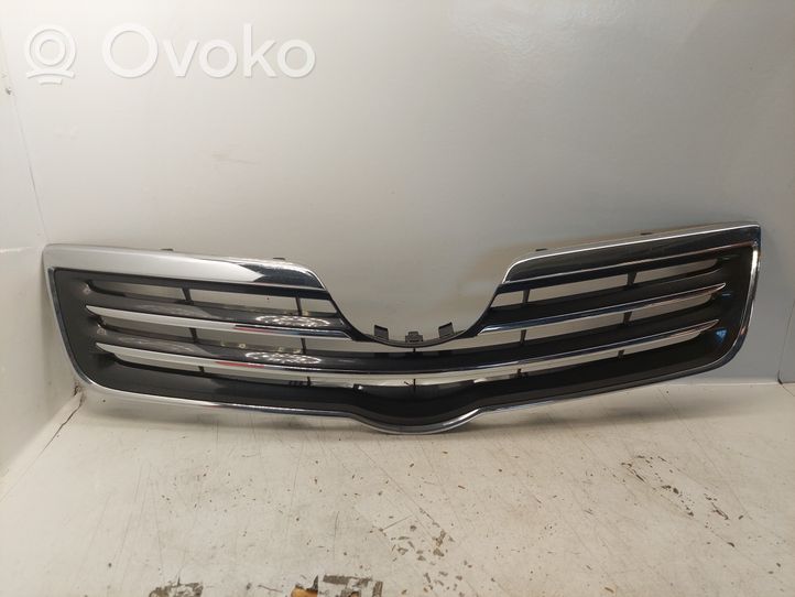 Toyota Avensis T250 Grotelės viršutinės 5311405090