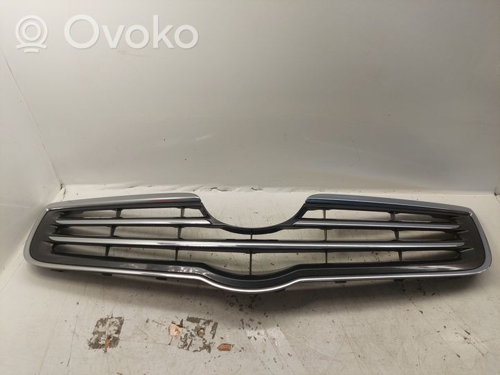 Toyota Avensis T250 Grotelės viršutinės 5311405090