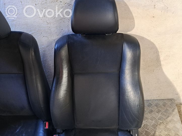 Toyota Avensis T250 Set di rivestimento sedili e portiere 