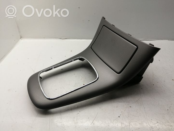 Toyota Avensis T250 Rivestimento in plastica cornice della leva del cambio 