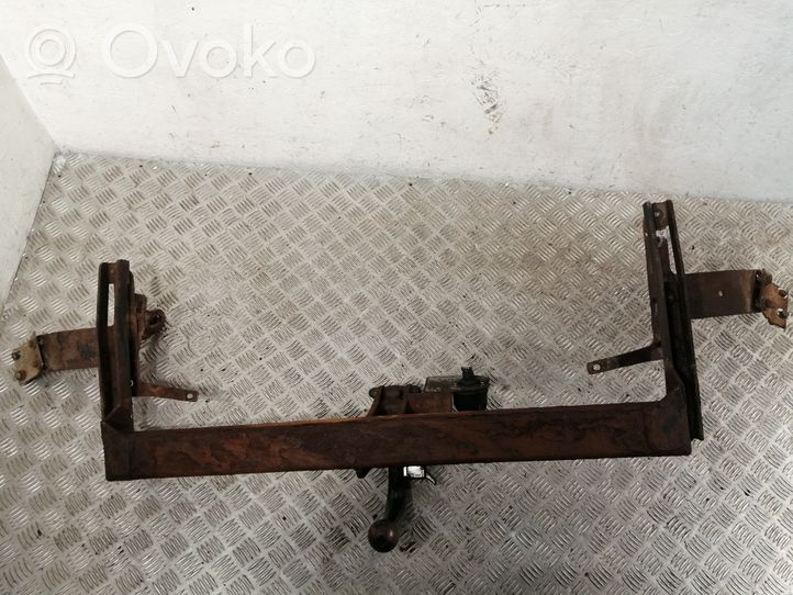 Toyota Corolla Verso AR10 Kit de remorquage 