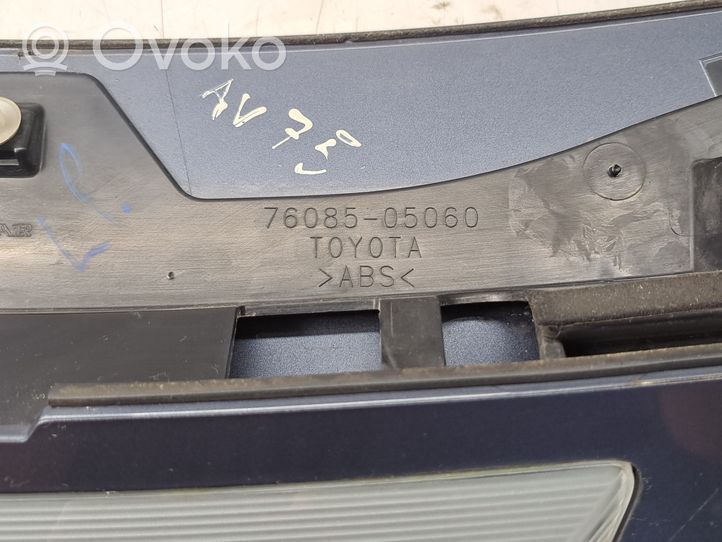 Toyota Avensis T270 Takaluukun/tavaratilan spoileri 