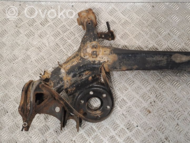 Toyota Verso Taka-akselin palkki 421010F020