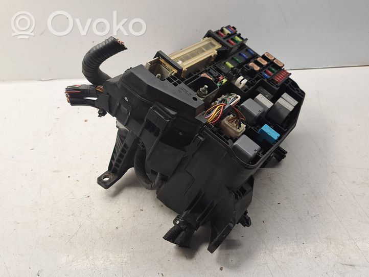 Toyota Avensis T270 Fuse box set 