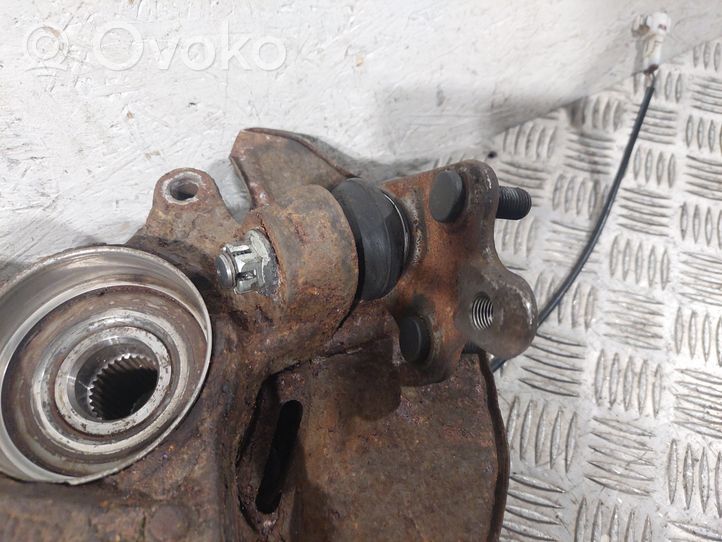 Toyota Avensis T250 Piasta koła przedniego 4350205040