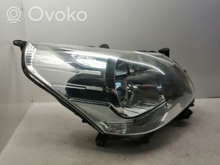 Toyota Verso Lampa przednia 