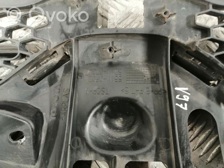 Toyota Corolla Verso AR10 Maskownica / Grill / Atrapa górna chłodnicy 