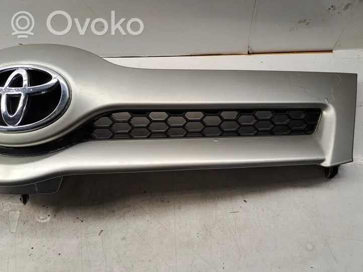 Toyota Corolla Verso AR10 Grille calandre supérieure de pare-chocs avant 