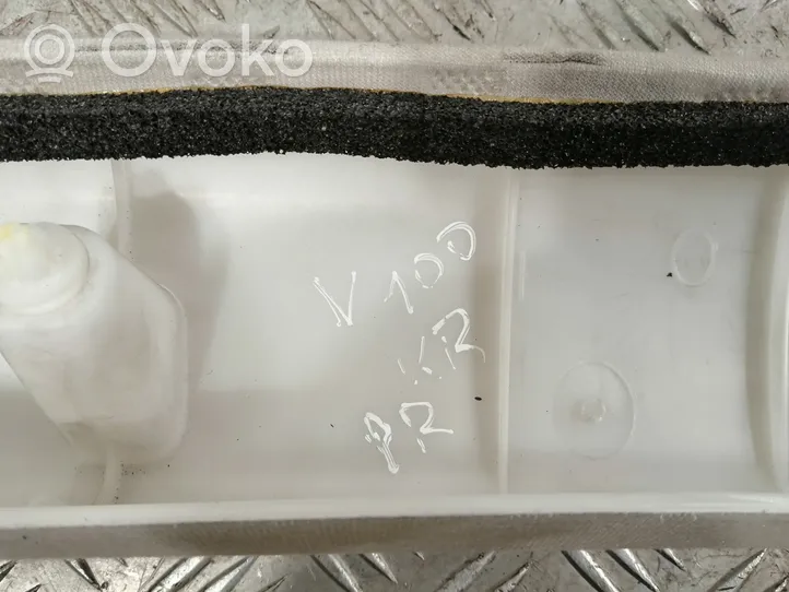 Toyota Corolla Verso AR10 (A) Revêtement de pilier 