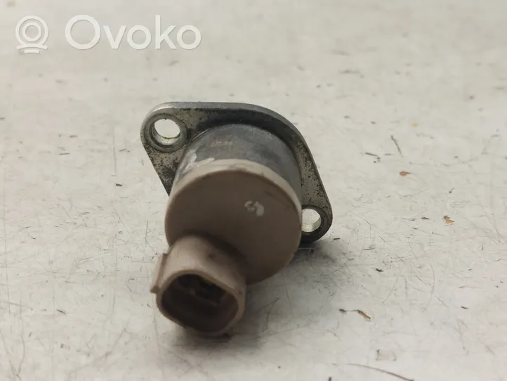 Toyota Avensis T250 Fuel pressure regulator 