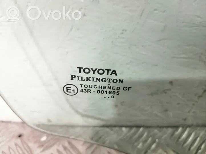 Toyota Avensis T270 Etuoven ikkunalasi, neliovinen malli 