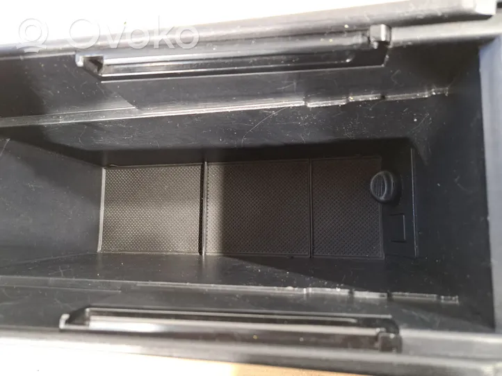 Toyota Avensis T270 Center console 