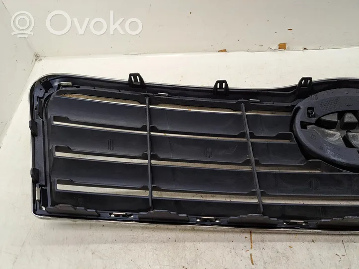 Toyota Avensis T250 Front bumper upper radiator grill 