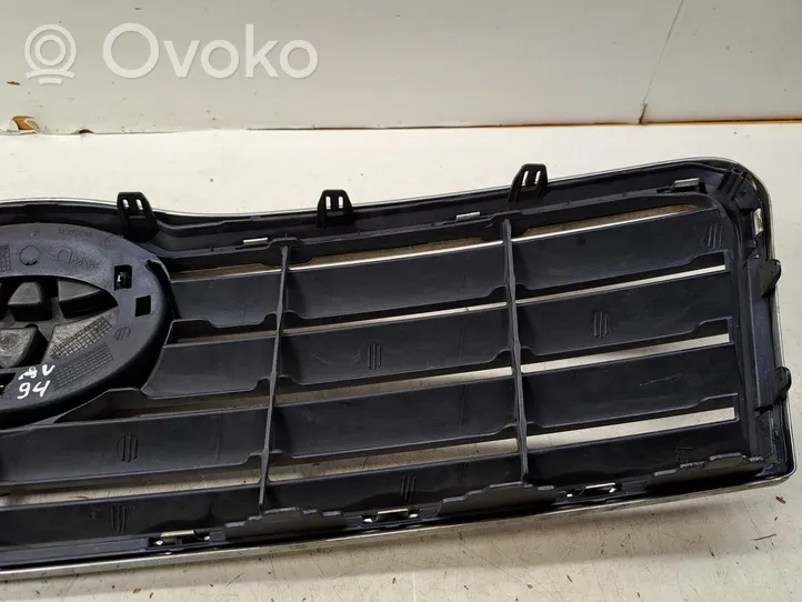 Toyota Avensis T250 Front bumper upper radiator grill 