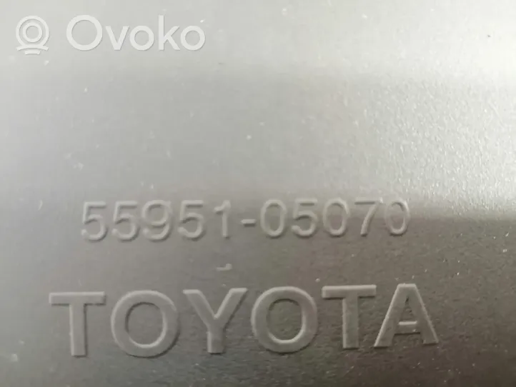 Toyota Avensis T270 Salono oro latakas (-ai) 