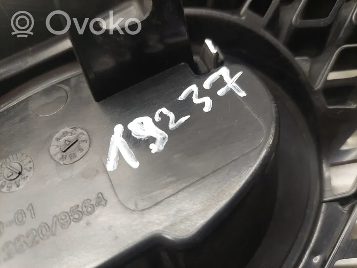 Toyota Corolla E120 E130 Etupuskurin ylempi jäähdytinsäleikkö TY07299GA