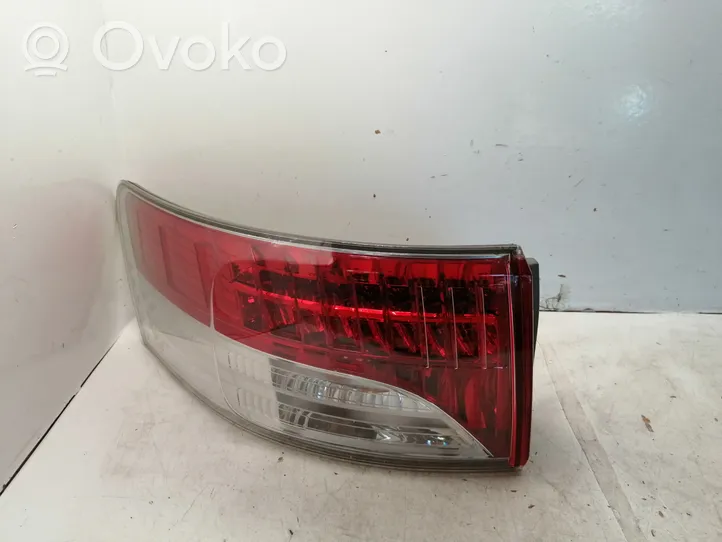 Toyota Avensis T270 Rear/tail lights 