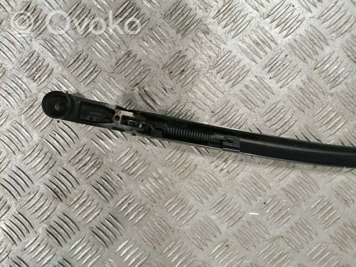Toyota Avensis T270 Front wiper blade arm 