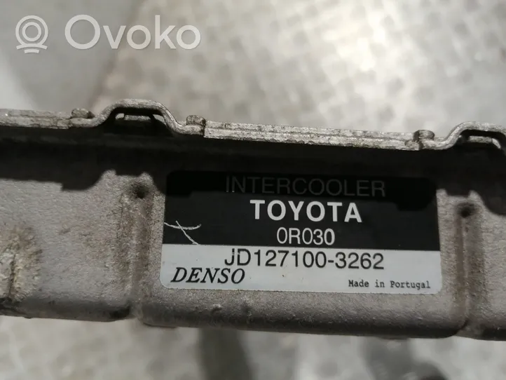 Toyota Avensis T270 Chłodnica powietrza doładowującego / Intercooler 