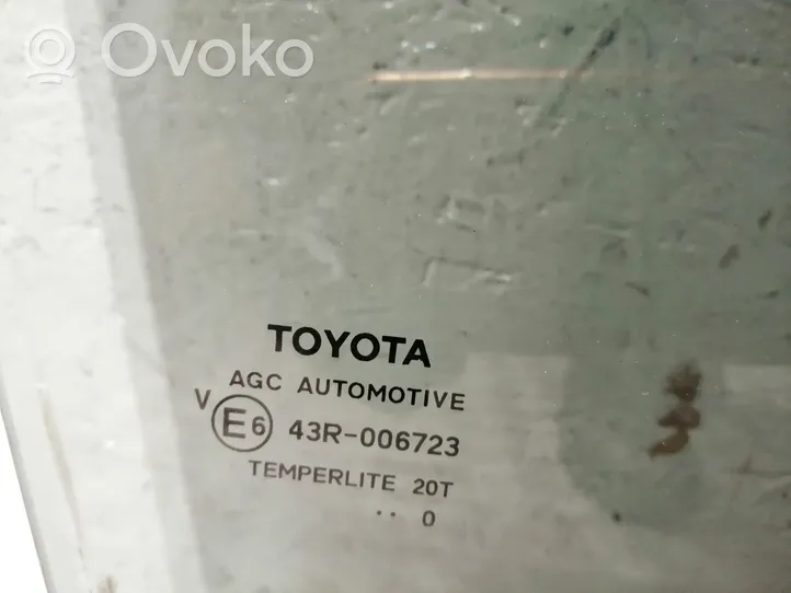 Toyota Avensis T270 Vetro del finestrino della portiera posteriore 