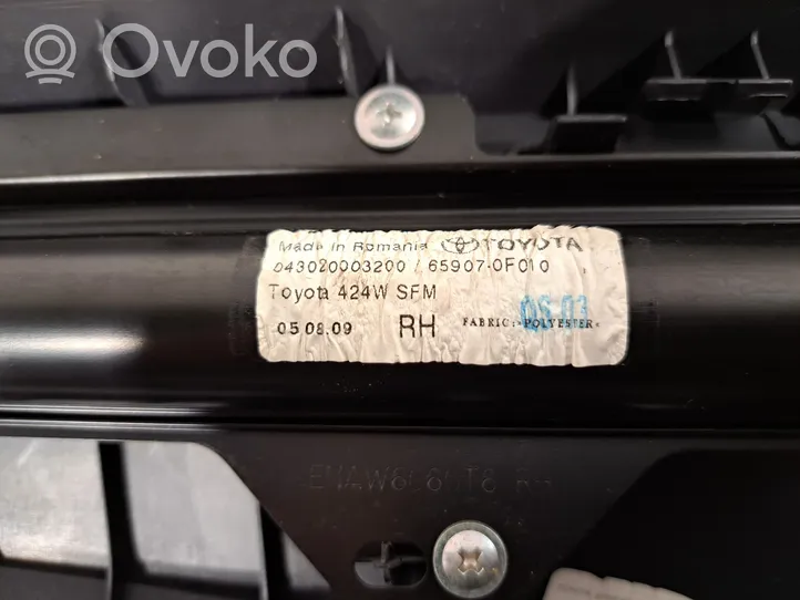 Toyota Verso Takaoven verhoilu 