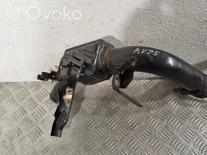Toyota Avensis T250 Intercooler pipe mounting bracket 