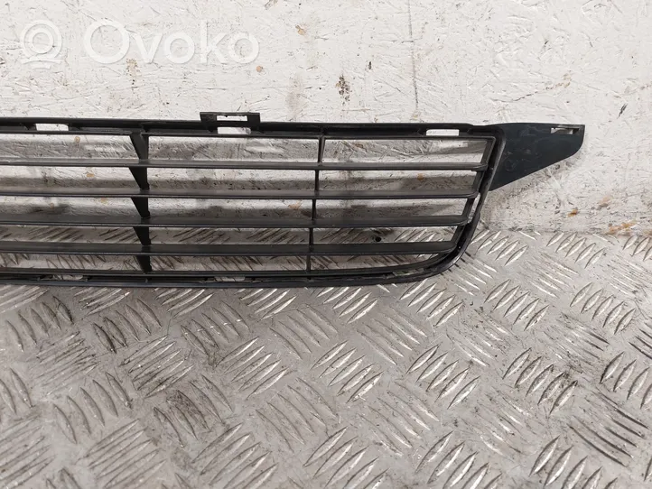 Toyota Avensis T270 Grille inférieure de pare-chocs avant 