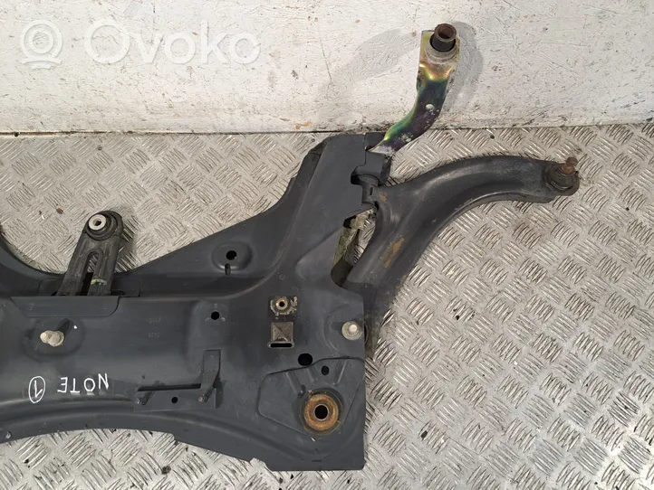 Nissan Note (E11) Sottotelaio anteriore 